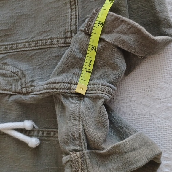 AE Shorts Size 6 - Picture 9 of 10